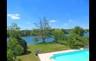 Grande maison rénovée au bord de la Seine avec piscine